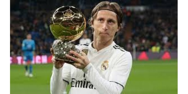 Modric odmawia wymiany koszul z Advíncula